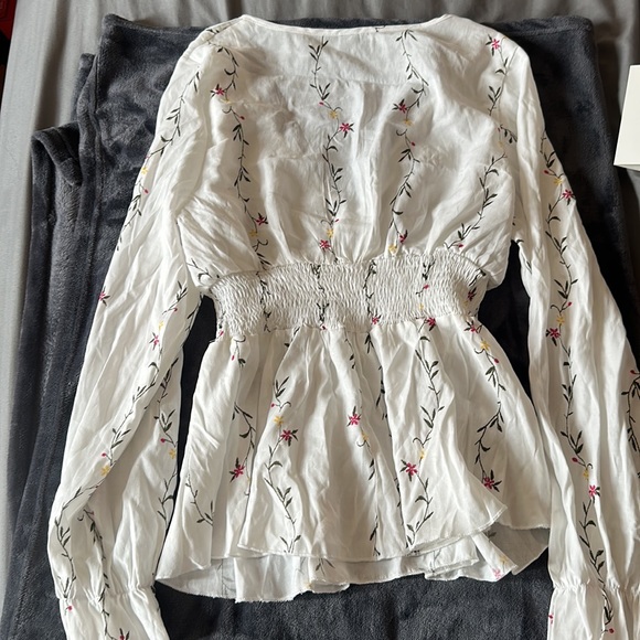 ❣️3/$30 SHEIN Ruffle Hem, Wrap, Shirred Waist top - Picture 5 of 7